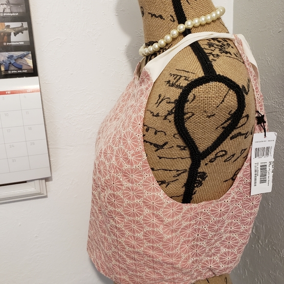 🛍BCBGeneration Eyelet Crop Top BNWT - Picture 4 of 6